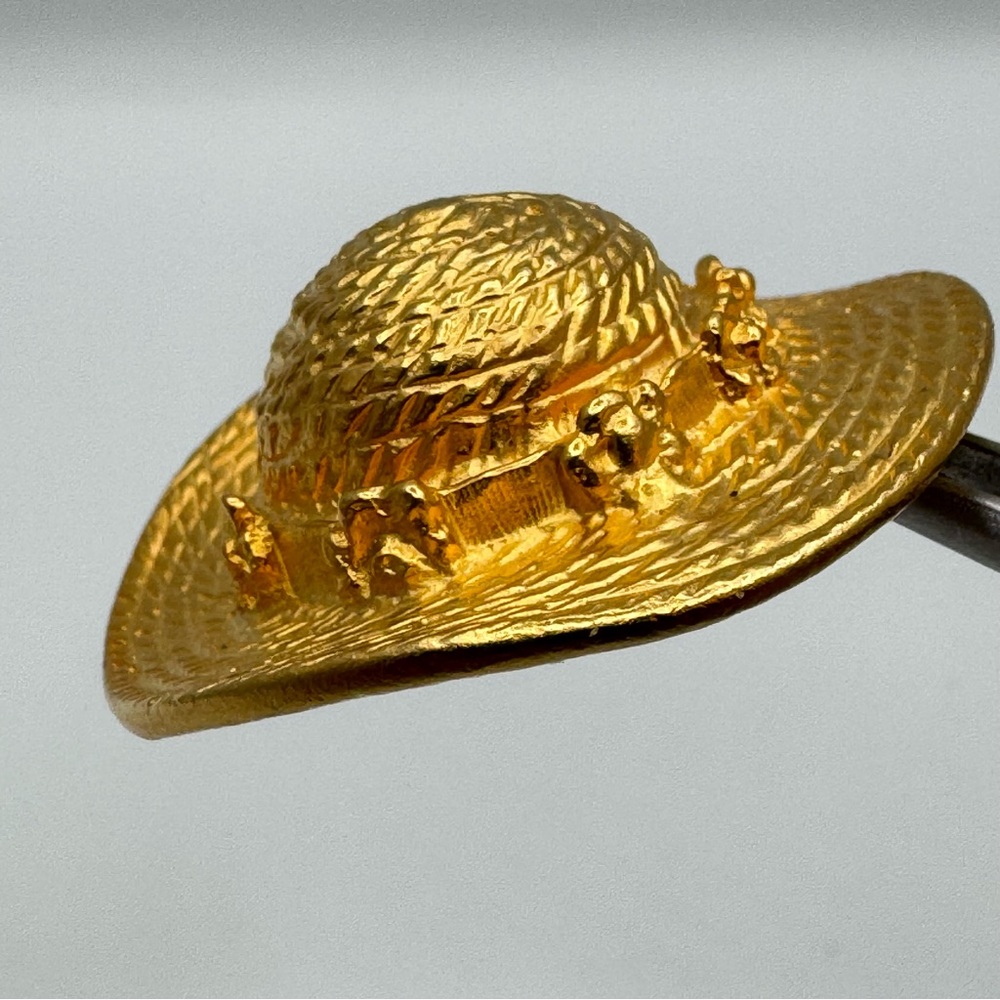 Charming Vintage Gold Tone Straw Hat Figural Brooch Signed “W”
